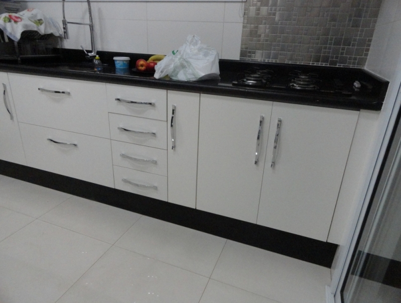 Cozinhas Planejadas Brancas Vila Pinheiros - Cozinha Planejada de Apartamento